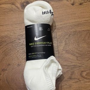Nike socks. Men 12-15 pack of 3